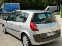 Usado Renault Scénic II Dynamique 110 CV (80 kW) 2008 Gris / plata Monovolumen