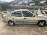 Usado Renault Mégane Authentique 95 CV (69 kW) 2001 Verde Berlina