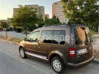Usado VW Caddy Trendline 102 CV (75 kW) 2014 Marrón Monovolumen
