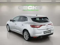 Usado Renault Mégane IV Zen 132 CV (97 kW) 2018 Gris Utilitario