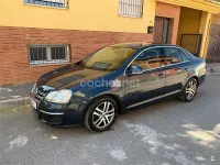 Usado VW Jetta Advance 105 CV (77 kW) 2006 Azul Berlina