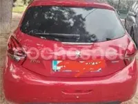 Usado Peugeot 208 Access 82 CV (60 kW) 2015 Rojo Utilitario
