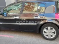 Usado Renault Mégane Authentique 120 CV (88 kW) 2005 Negro Berlina