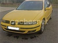 Usado Seat Leon Sport 110 CV (80 kW) 2001 Amarillo Berlina