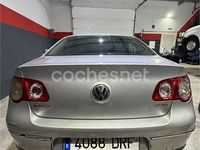 Usado VW Passat Sportline 140 CV (102 kW) 2005 Gris / plata Berlina