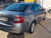 Usado Skoda Octavia Ambition 105 CV (77 kW) 2013 Gris / plata Berlina