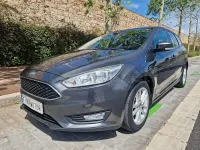 Usado Ford Focus Trend 125 CV (91 kW) 2017 Gris / plata Familiar