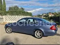 Usado Mercedes E240 Avantgarde 170 CV (125 kW) 2003 Azul Berlina