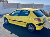 Usado Peugeot 206 70 CV (51 kW) 2003 Amarillo Berlina