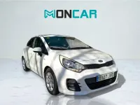 Usado Kia Rio 75 CV (55 kW) 2016 Blanco Utilitario