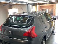 Usado Peugeot 3008 Premium 120 CV (88 kW) 2010 Gris / plata Familiar