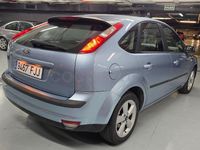 Usado Ford Focus Trend 90 CV (66 kW) 2006 Azul Berlina