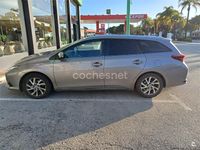 Usado Toyota Auris Hybrid Active 136 CV (100 kW) 2016 Gris / plata Familiar