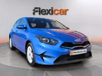 Usado Kia Ceed 136 CV (100 kW) 2023 Azul Utilitario