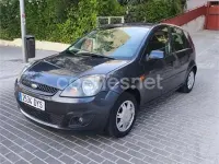 Usado Ford Fiesta Trend 90 CV (66 kW) 2006 Gris / plata Utilitario