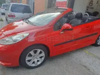 Usado Peugeot 207 CC Sport 110 CV (80 kW) 2007 Rojo Descapotable