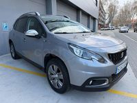 Usado Peugeot 2008 GT-line 110 CV (80 kW) 2017 Gris / plata SUV