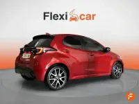 Usado Toyota Yaris Plus 116 CV (85 kW) 2022 Rojo Utilitario