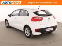 Usado Kia Rio 86 CV (63 kW) 2015 Blanco Berlina