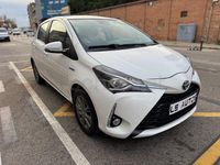 Usado Toyota Yaris Hybrid Active 100 CV (73 kW) 2019 Blanco Berlina