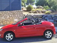 Usado Peugeot 206 CC 110 CV (80 kW) 2005 Rojo Descapotable