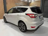 Usado Ford Kuga ST-Line 150 CV (110 kW) 2019 Gris / plata SUV