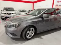Usado Mercedes A180 Urban 109 CV (80 kW) 2014 Gris / plata Utilitario