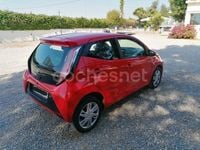 Usado Toyota Aygo X-cite 69 CV (50 kW) 2016 Rojo Utilitario