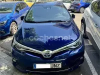 Usado Toyota Auris Hybrid 136 CV (100 kW) 2016 Azul Berlina