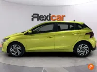 Usado Hyundai i20 101 CV (74 kW) 2024 Verde Utilitario