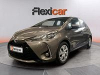 Usado Toyota Yaris Hybrid Active 100 CV (73 kW) 2022 Marrón Berlina