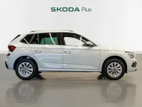 Usado Skoda Kamiq Selection 115 CV (84 kW) 2025 Blanco SUV