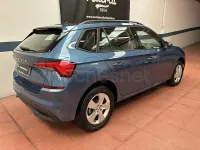 Usado Skoda Kamiq Active 95 CV (69 kW) 2022 Azul SUV