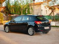 Usado Opel Astra Enjoy 110 CV (80 kW) 2010 Negro Utilitario