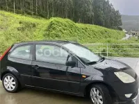 Usado Ford Fiesta Trend 100 CV (73 kW) 2004 Negro Utilitario