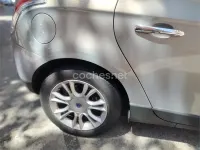 Usado Lancia Delta 150 CV (110 kW) 2009 Beige Utilitario
