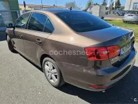 Usado VW Jetta Advance 122 CV (89 kW) 2012 Marrón Berlina