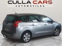 Usado Peugeot 5008 Active 120 CV (88 kW) 2016 Gris / plata Monovolumen