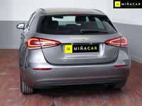 Usado Mercedes A180 116 CV (85 kW) 2020 Gris Utilitario