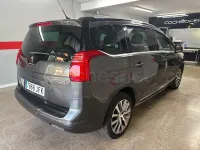 Usado Peugeot 5008 Allure 156 CV (114 kW) 2015 Gris / plata Monovolumen