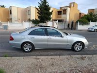Usado Mercedes E320 Avantgarde 204 CV (150 kW) 2005 Gris / plata Berlina
