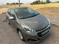 Usado Peugeot 208 Allure 82 CV (60 kW) 2016 Beige Utilitario