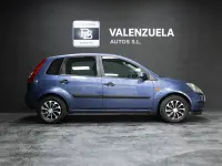 Usado Ford Fiesta Ambiente 68 CV (50 kW) 2006 Azul Utilitario