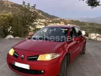 Usado Renault Mégane III Dynamique 105 CV (77 kW) 2008 Rojo Berlina
