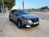 Usado Peugeot 2008 Active 101 CV (74 kW) 2020 Gris SUV