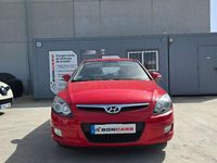 Usado Hyundai i30 Classic 90 HP (66 kW) 2010 Vermelho Sedan