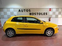 Usado Fiat Stilo Active 80 CV (58 kW) 2002 Amarillo Berlina