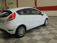 Usado Ford Fiesta Trend 82 CV (60 kW) 2015 Blanco Utilitario