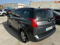 Usado Peugeot 5008 Allure 115 CV (84 kW) 2013 Gris / plata Monovolumen
