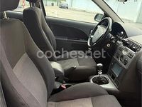 Usado Ford Mondeo Trend 125 CV (91 kW) 2001 Azul Berlina